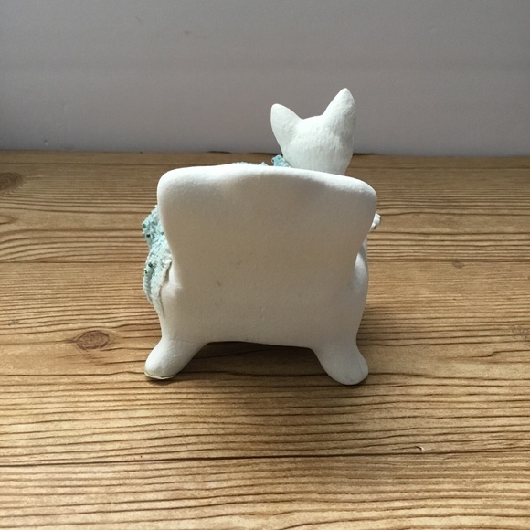 3 Ceramic Cats With Blue Blankets - Picture 3 of 9